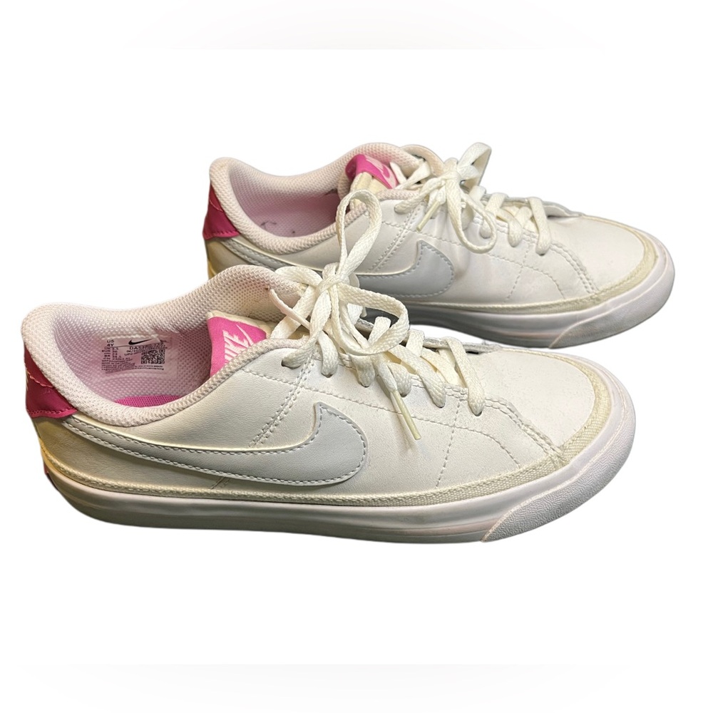Nike tennis white and Pink Casual Sneakers 4Y EUC - Picture 5 of 9